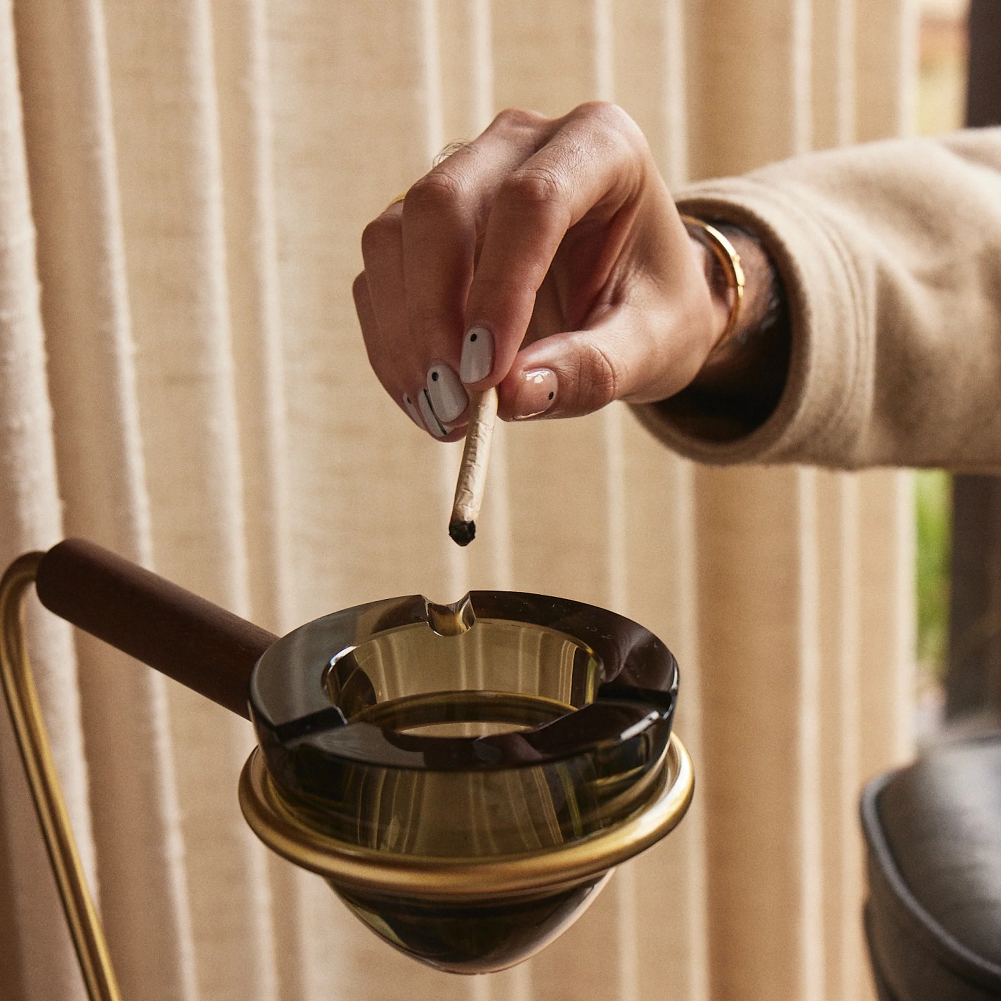 Standing Ashtray - Image 5